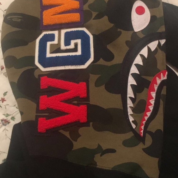SOLD A Bathing Ape shark hoodie - Picture 5 of 8